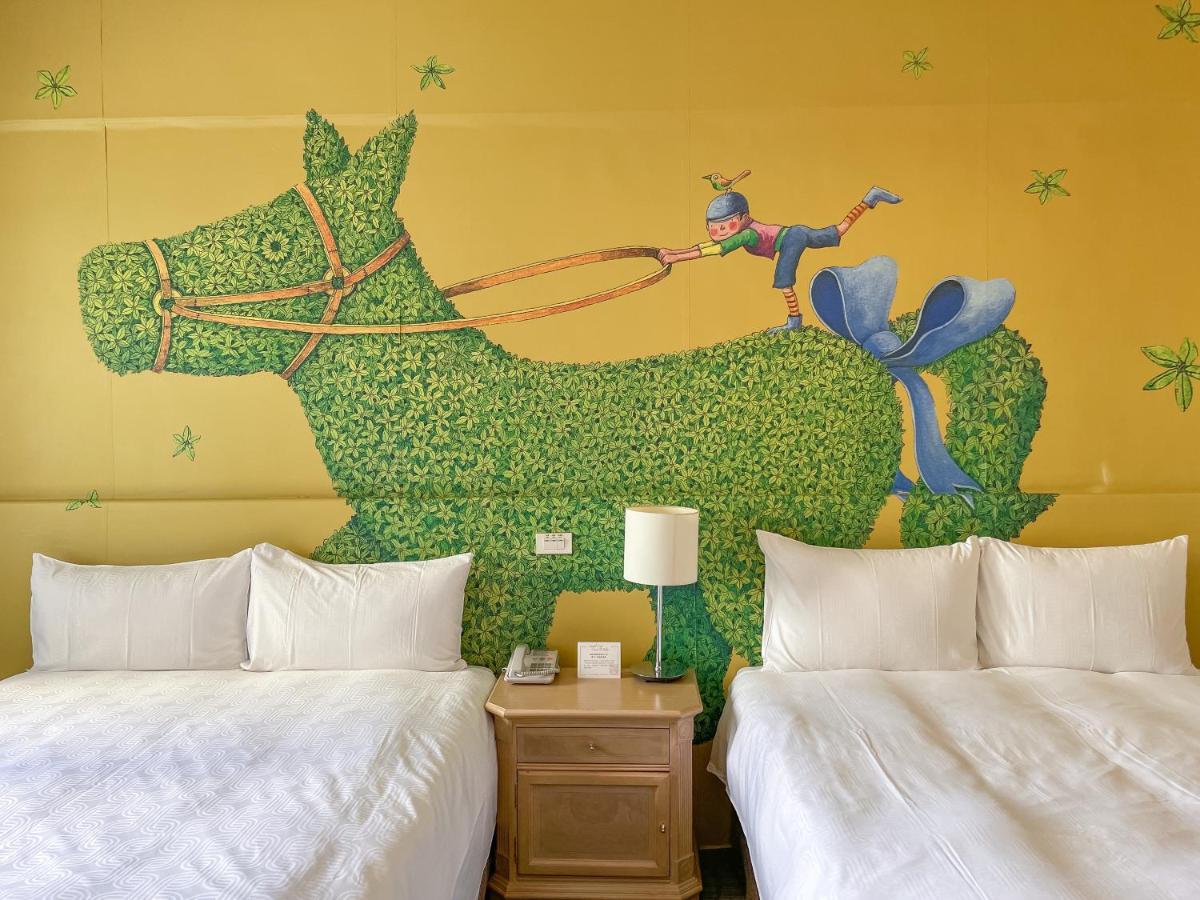 Chateau De Chine Hotel Hualien Esterno foto A room at the Wizard of Oz Hotel
