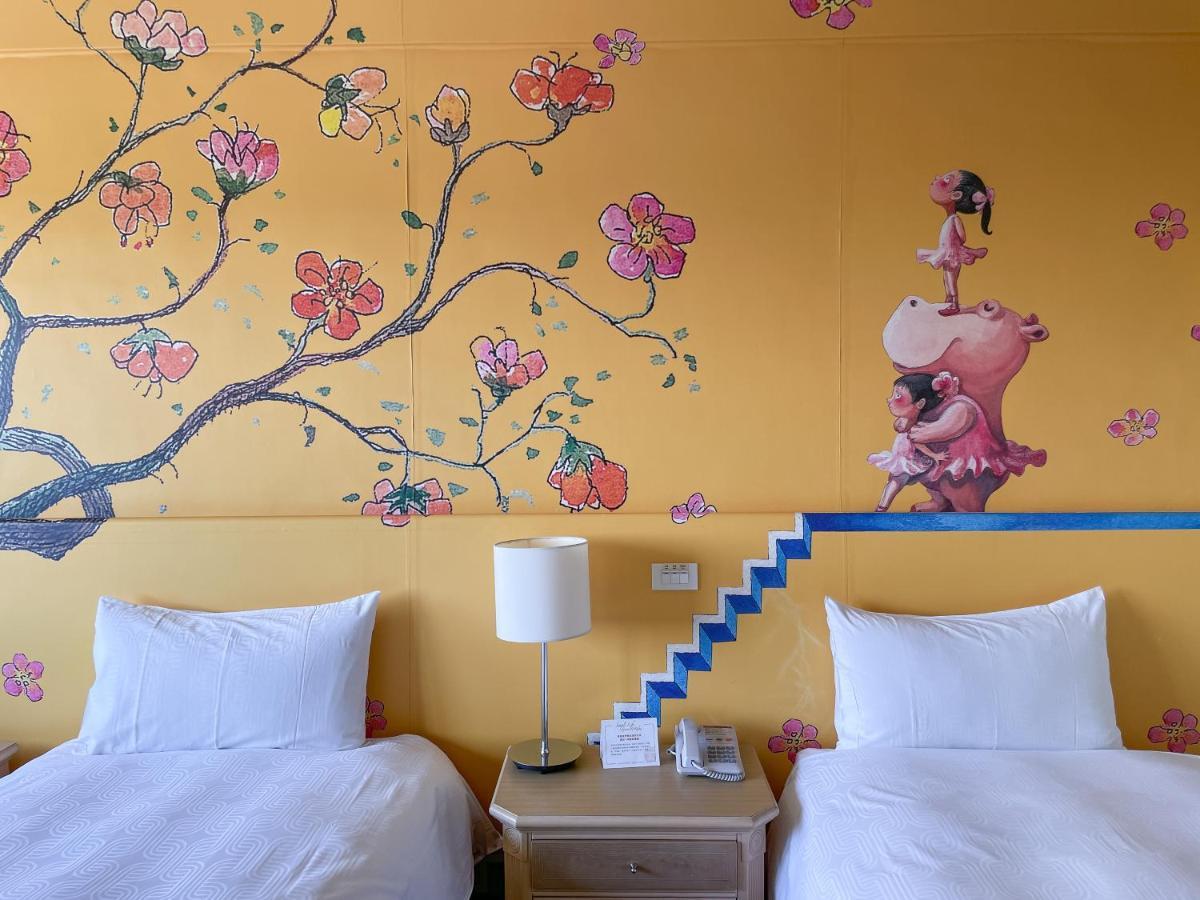 Chateau De Chine Hotel Hualien Esterno foto A room at the hotel