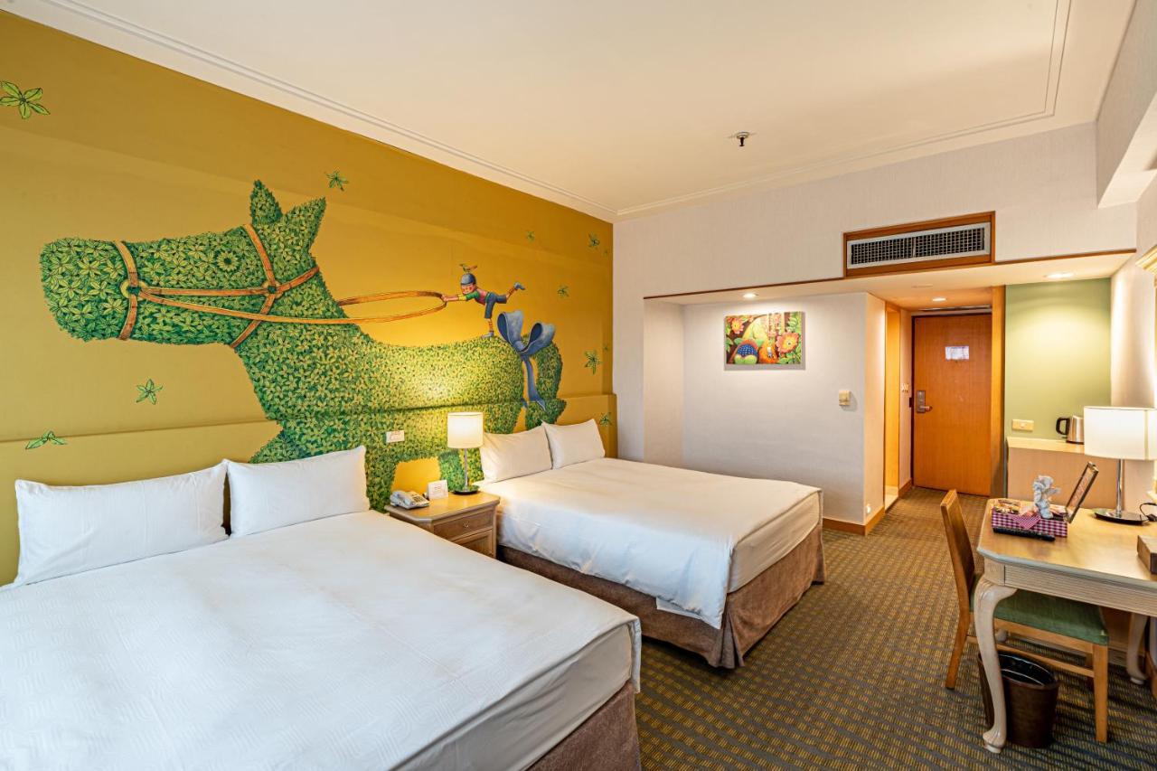 Chateau De Chine Hotel Hualien Esterno foto A room at the hotel