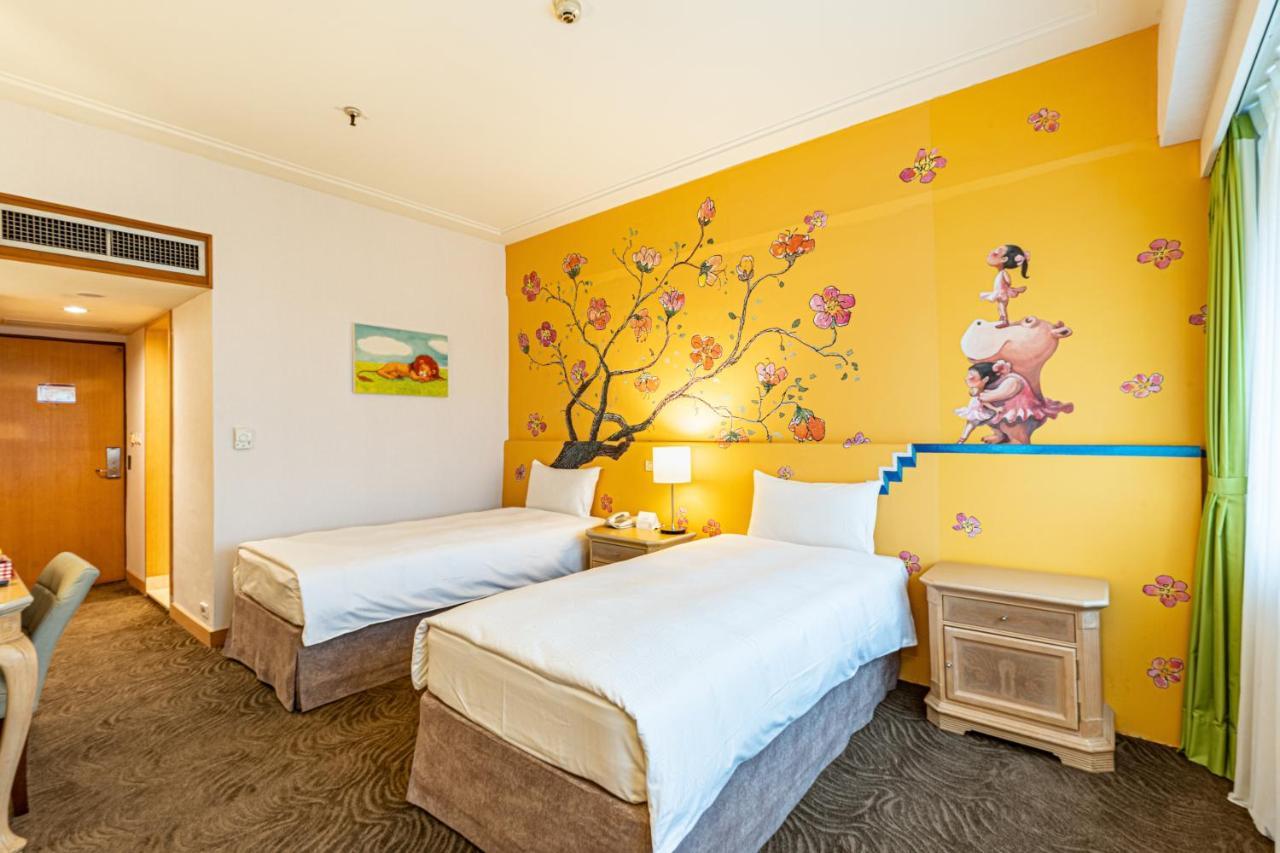 Chateau De Chine Hotel Hualien Esterno foto A room at the hotel