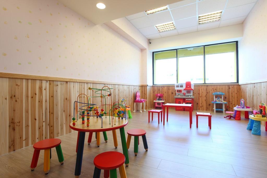 Chateau De Chine Hotel Hualien Esterno foto A classroom at the International School of Toulouse