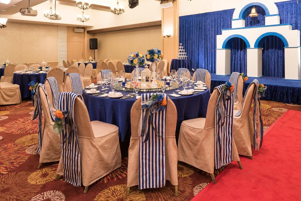 Chateau De Chine Hotel Hualien Esterno foto A wedding reception at the Royal Garden Grove