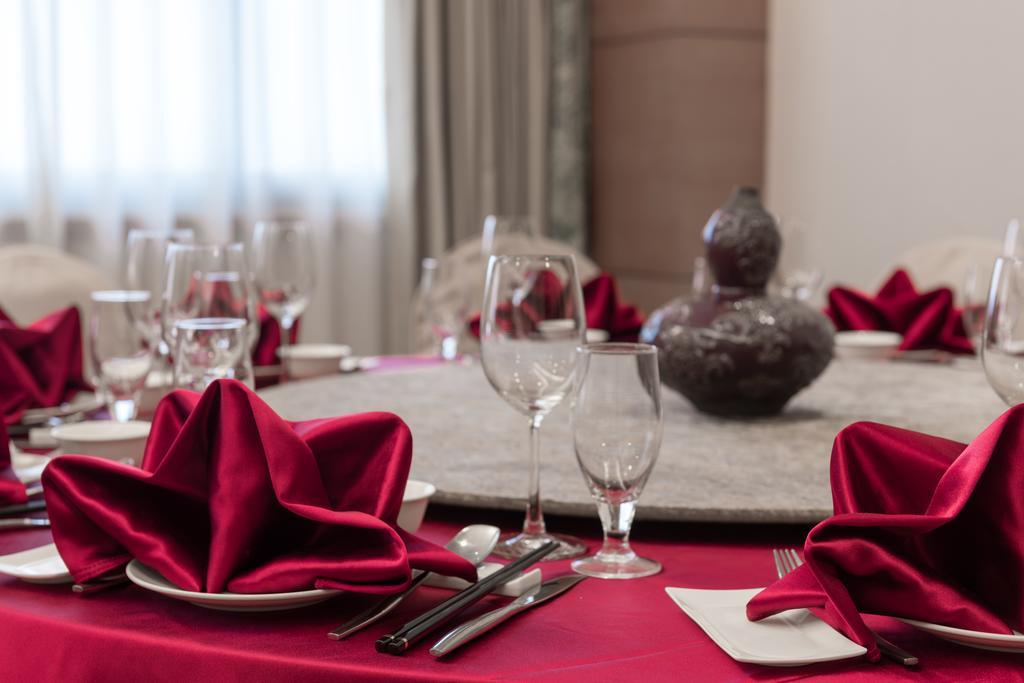 Chateau De Chine Hotel Hualien Esterno foto A table set for a meal