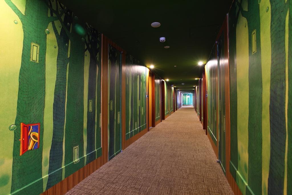 Chateau De Chine Hotel Hualien Esterno foto A corridor