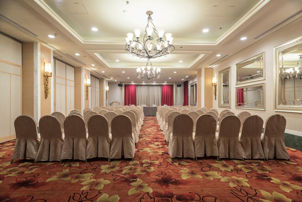 Chateau De Chine Hotel Hualien Esterno foto The ballroom