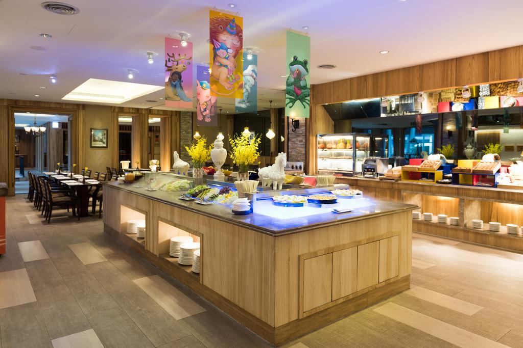 Chateau De Chine Hotel Hualien Esterno foto The buffet at the hotel